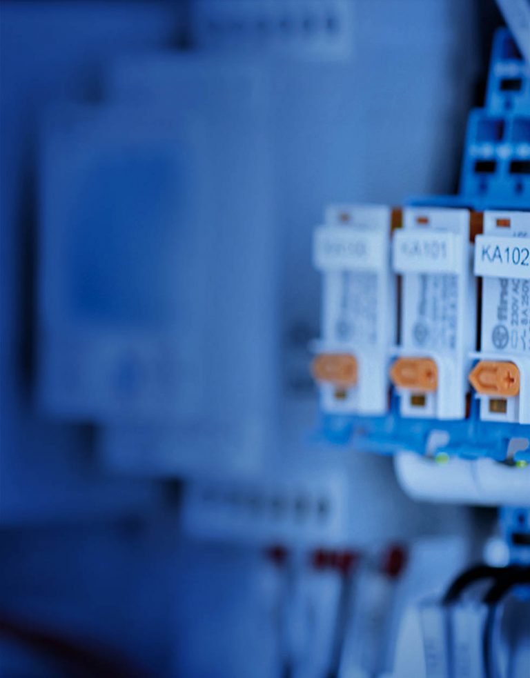 Relè, Temporizzatori, Sensori di movimento, Dimmer, Termostati | Finder